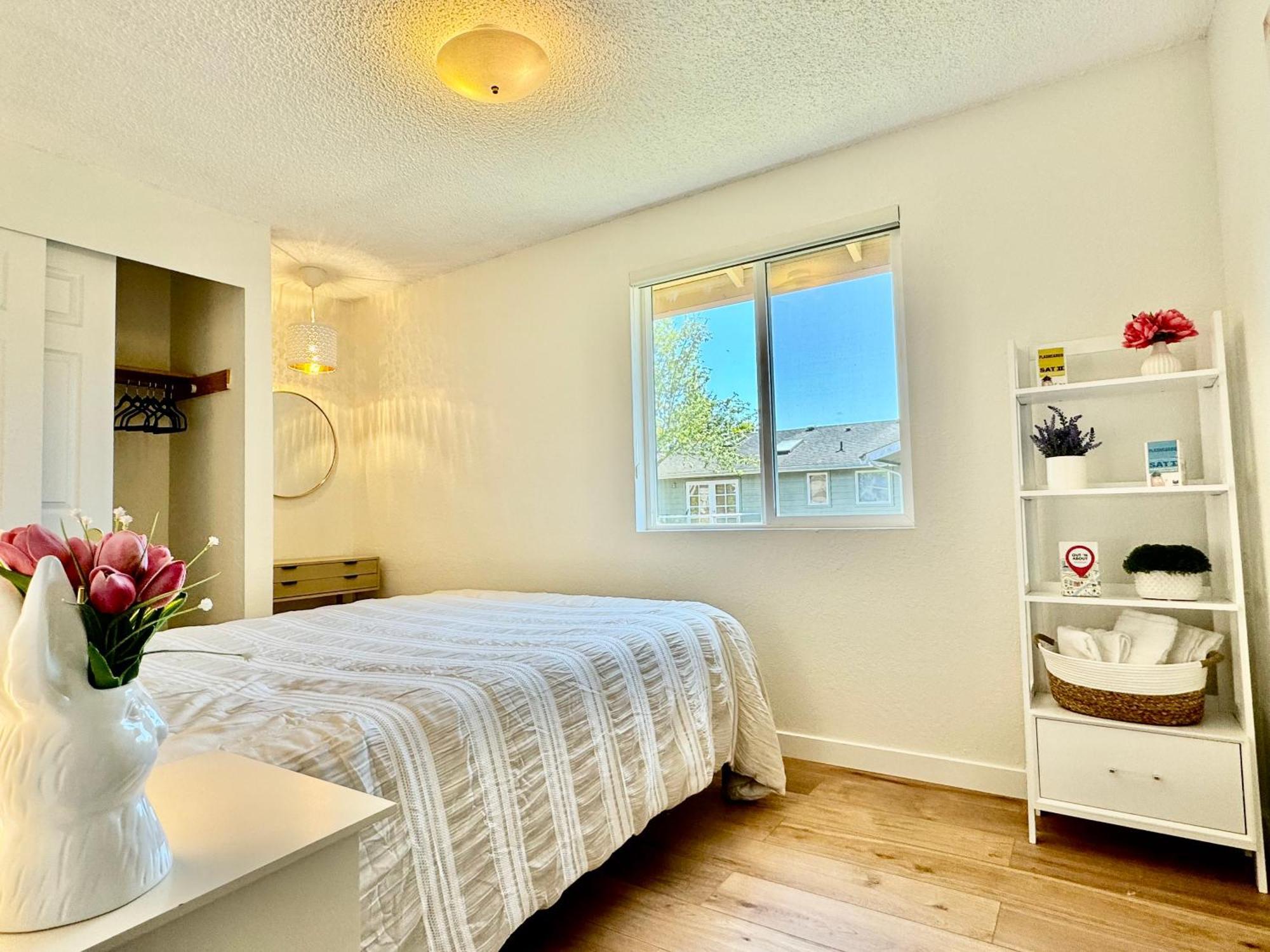Besa Homestay Near Beach And Seatac Airport - Shared Bathroom With Max 2 Guests Де Мойн Екстериор снимка