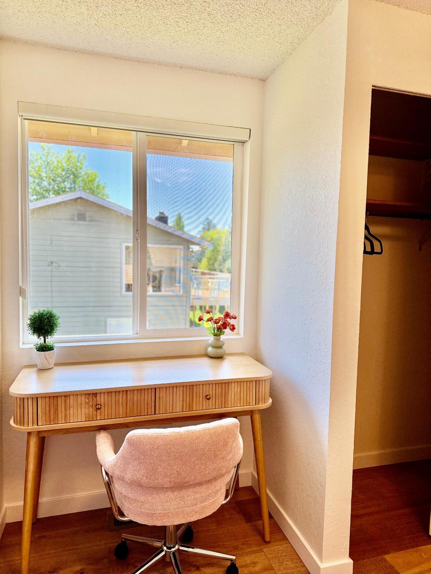 Besa Homestay Near Beach And Seatac Airport - Shared Bathroom With Max 2 Guests Де Мойн Екстериор снимка