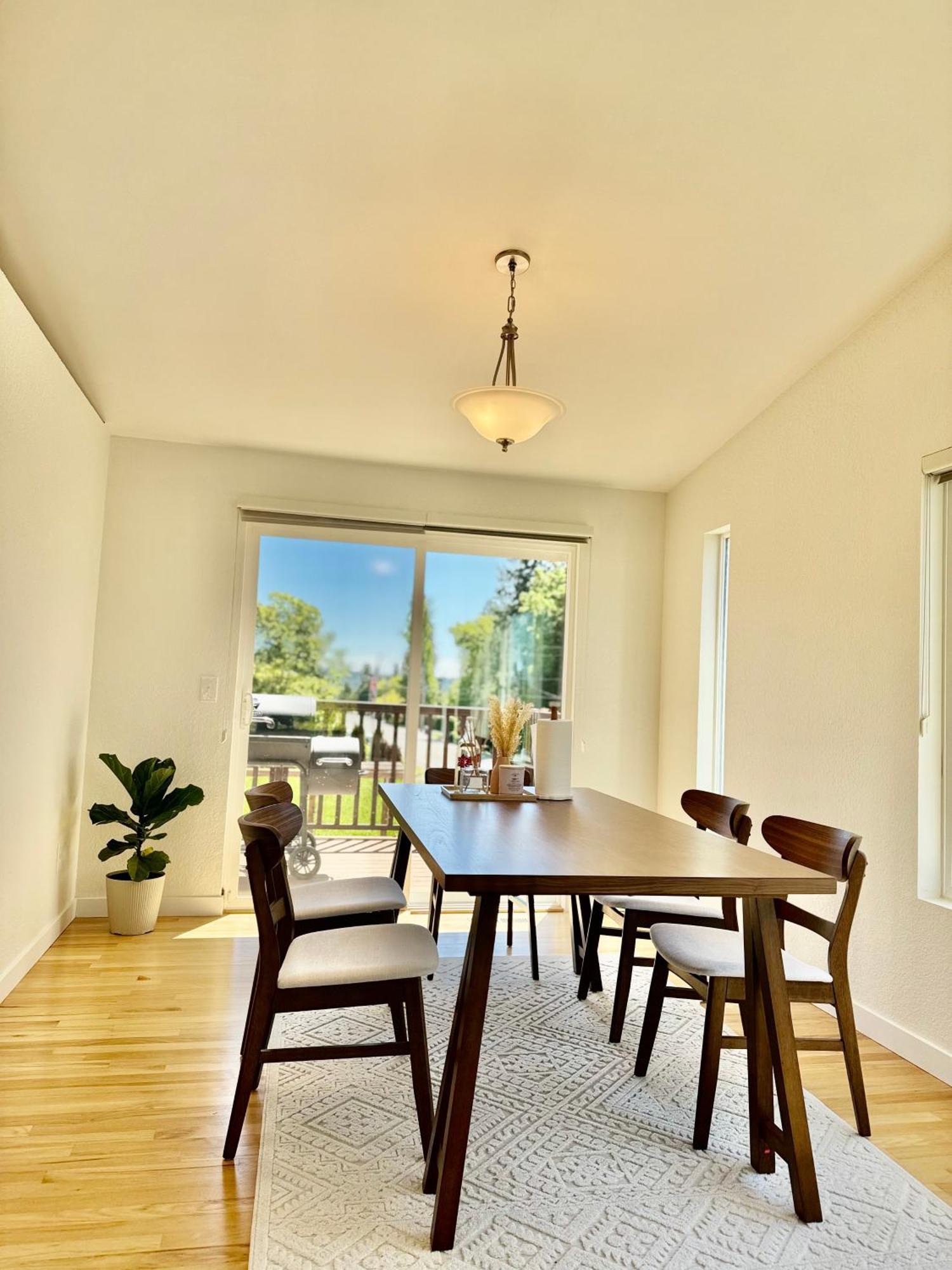 Besa Homestay Near Beach And Seatac Airport - Shared Bathroom With Max 2 Guests Де Мойн Екстериор снимка