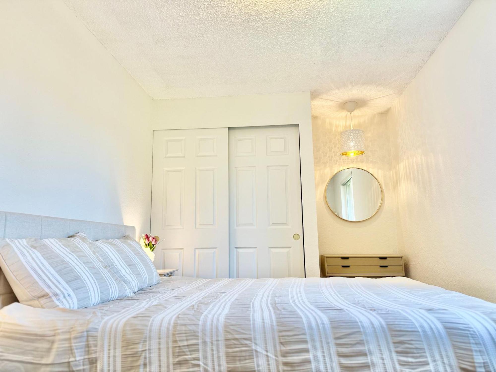Besa Homestay Near Beach And Seatac Airport - Shared Bathroom With Max 2 Guests Де Мойн Екстериор снимка