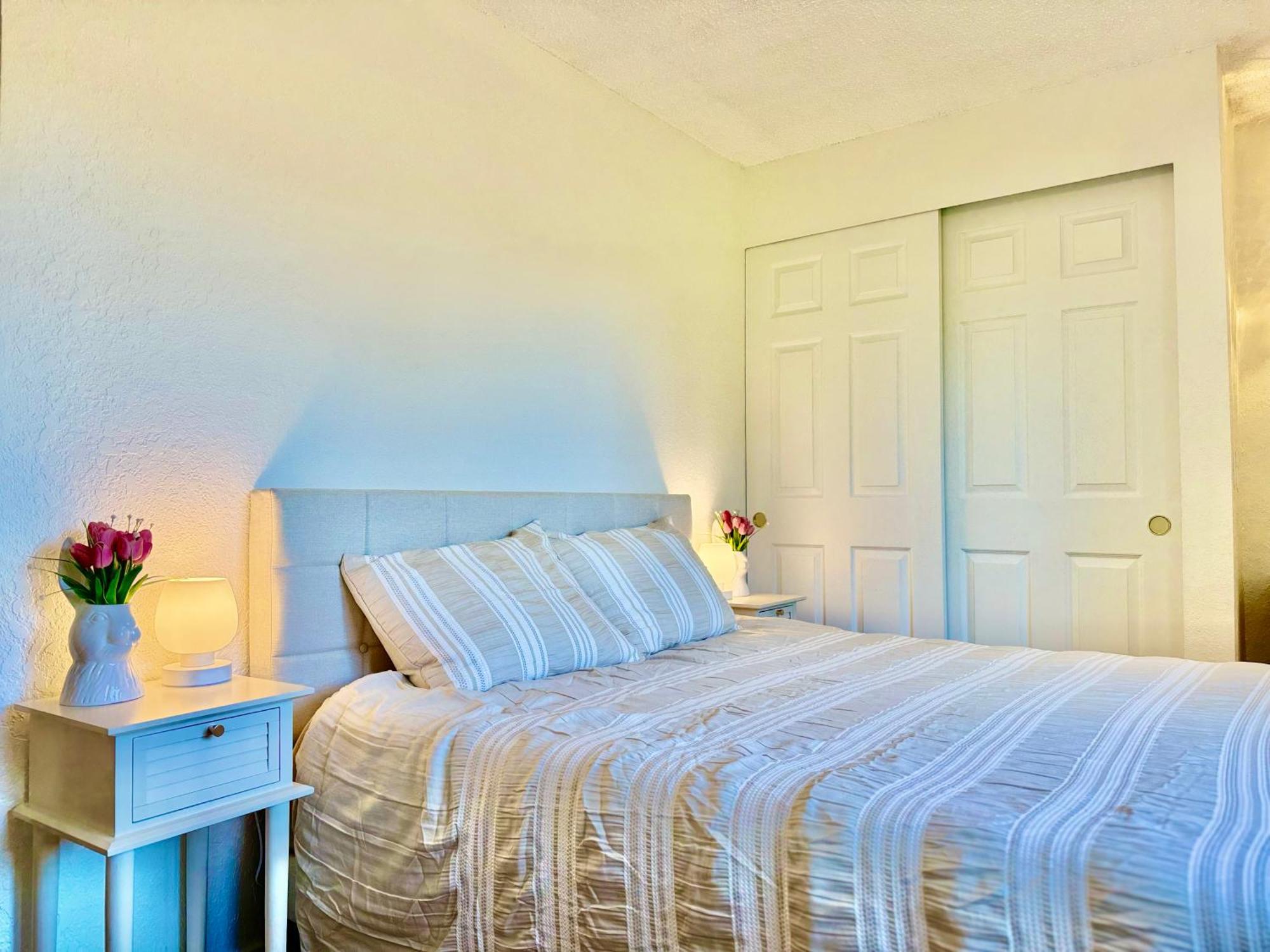 Besa Homestay Near Beach And Seatac Airport - Shared Bathroom With Max 2 Guests Де Мойн Екстериор снимка